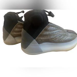 adidas Yeezy QNTM 7k lifestyle model